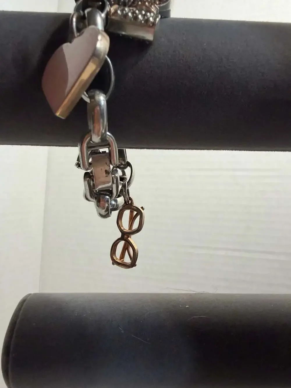Disney Minnie Mouse Accutime MN2070 Charm Bracelet Watch